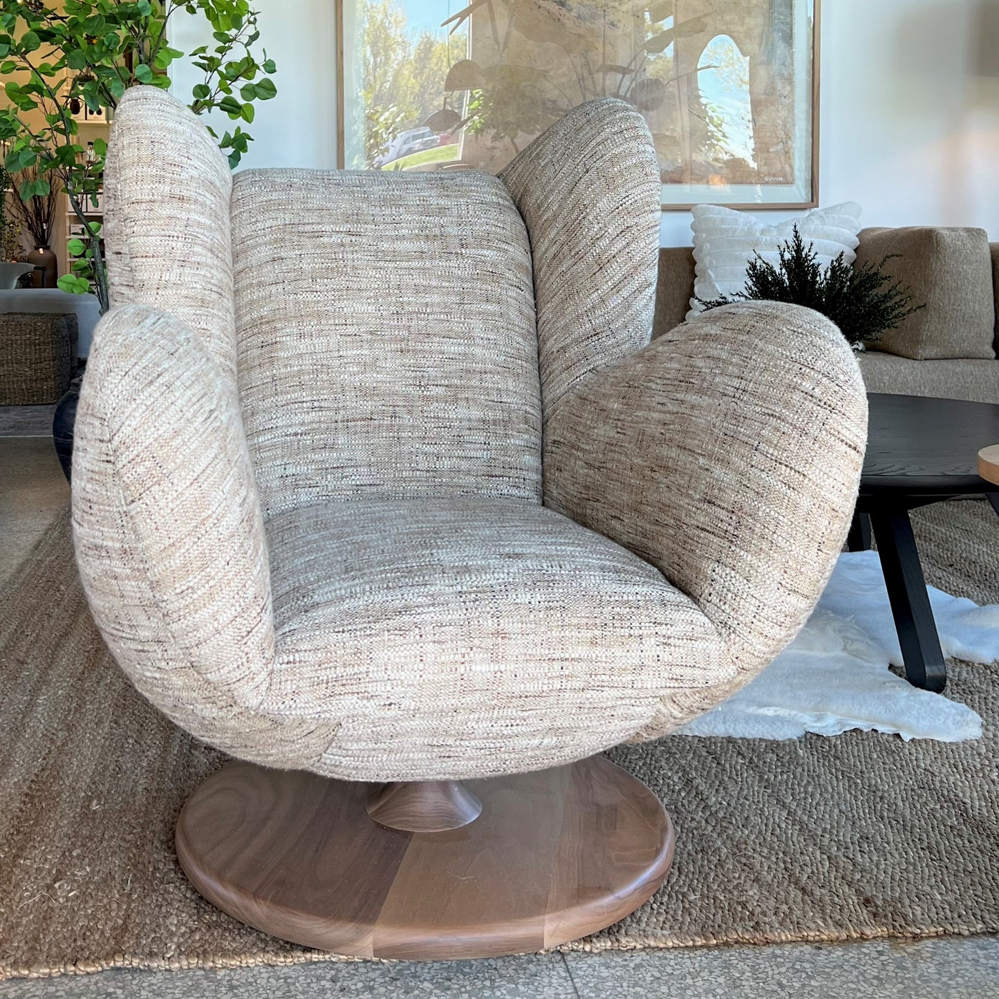 Beckett Swivel Chair | Highlands 0003 Sand