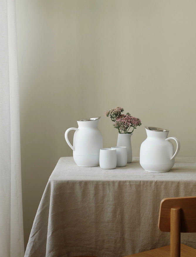 Load image into Gallery viewer, Amphora Vacuum Tea Jug |Soft white
