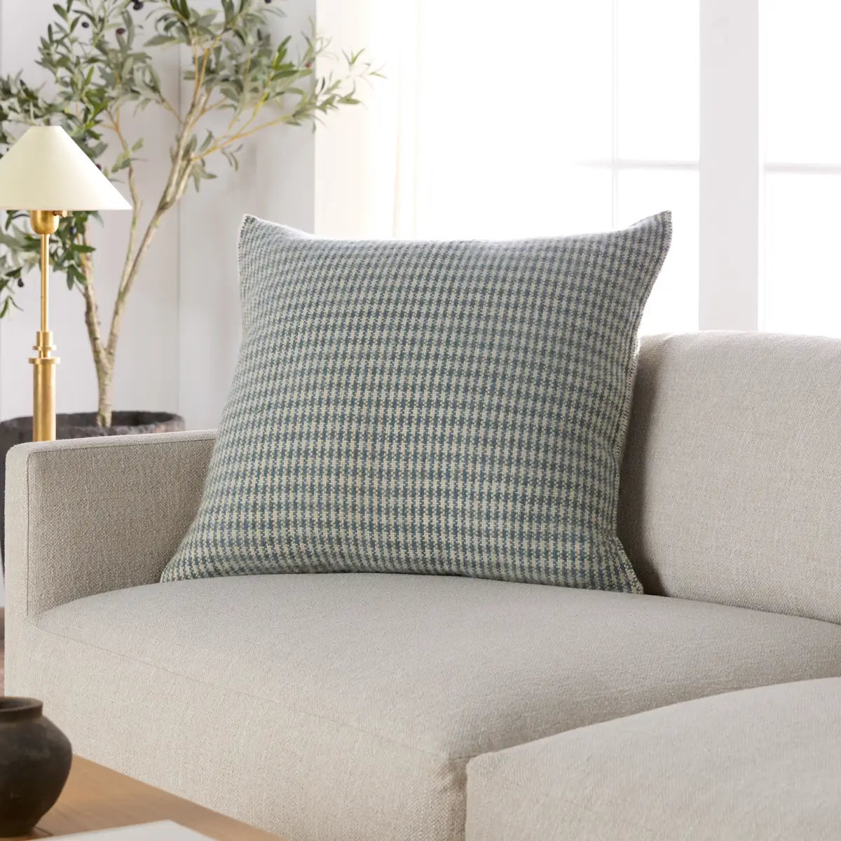 Alandair Pillow