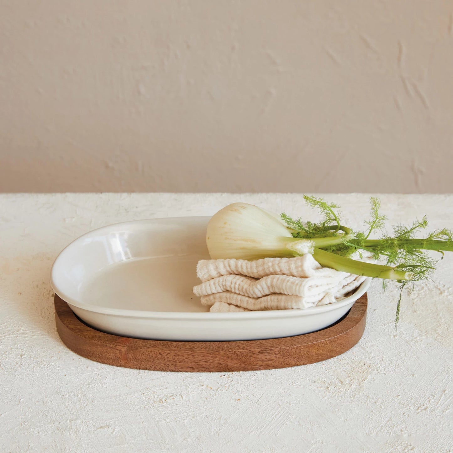 1 Quart Stoneware Serving Dish/Casserole Baker w/ Mango Wood Base