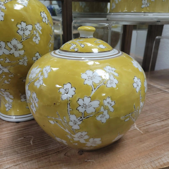 Load image into Gallery viewer, Yellow &amp;amp; White Chinoiserie Jar
