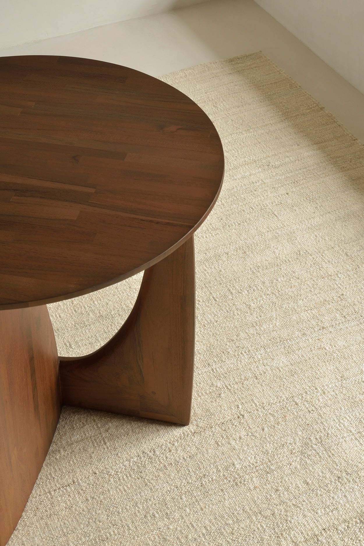 Nomad kilim rug by ASHTARI x ETHNICRAFT DESIGN STUDIO | Sand