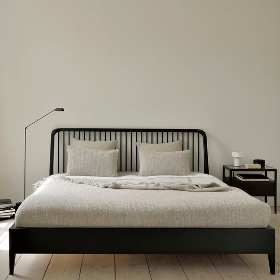 Load image into Gallery viewer, Spindle bed | Oak Black
